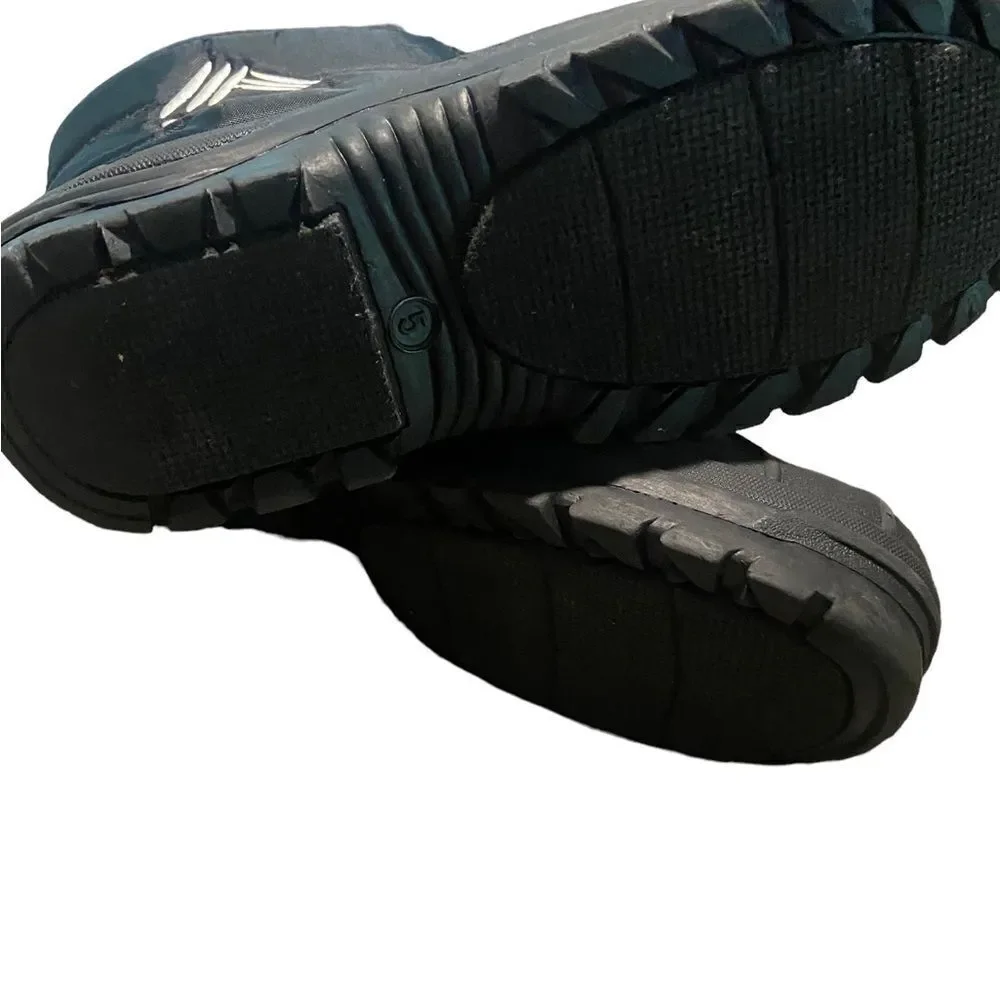 RBX size 5Y snow boots perfect condition